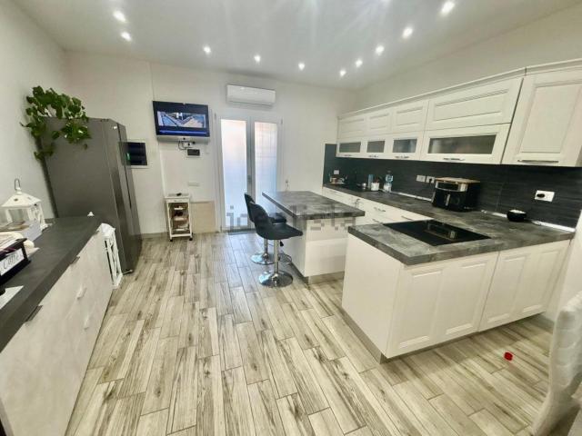 Appartamento in vendita di 130 m² in Via Piccolomini