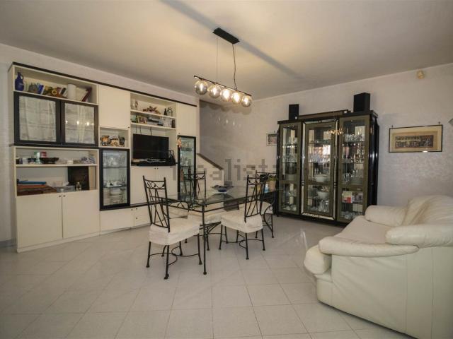 Appartamento in vendita di 130 m² in Via Roberto Ruffili, 27