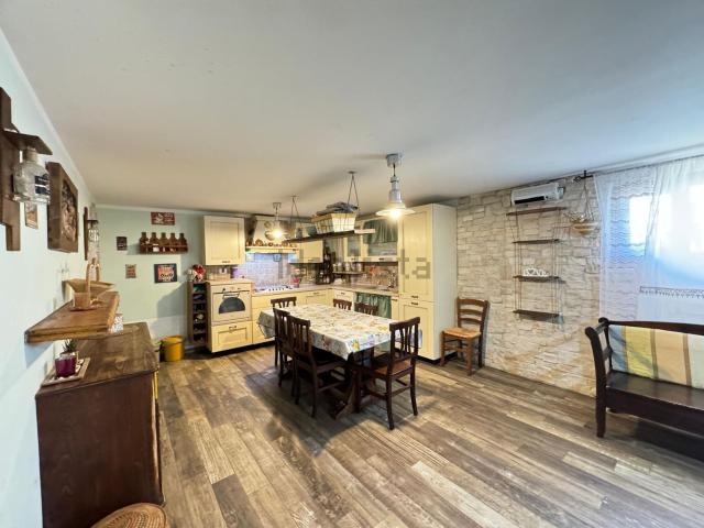Appartamento in vendita di 130 m² in Via Roncigliano, 155