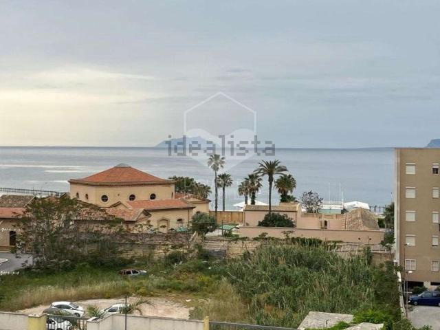 Appartamento in vendita di 130 m² in Via Whitaker