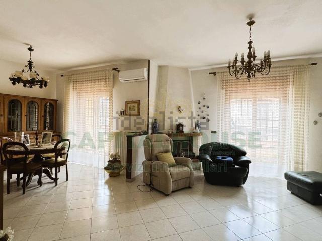 Appartamento in vendita di 130 m² in Via Taverna Campanile, 207