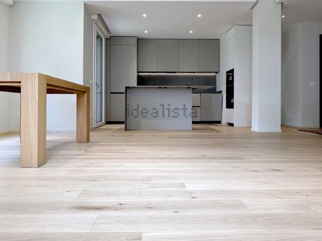 Appartamento in vendita di 130 m² in Via V. Ghislandi
