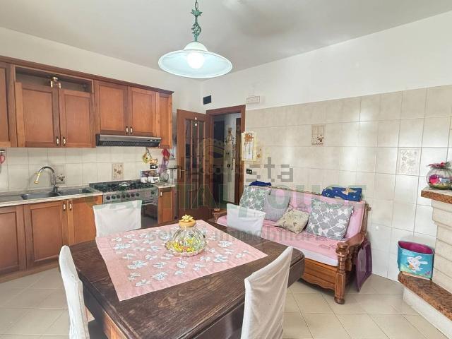 Appartamento in vendita di 130 m² in Via Vallipesce