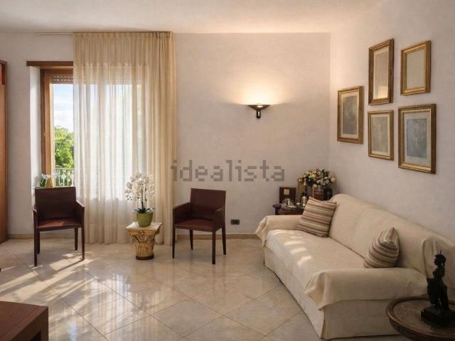 Appartamento in vendita di 130 m² in Via Varese