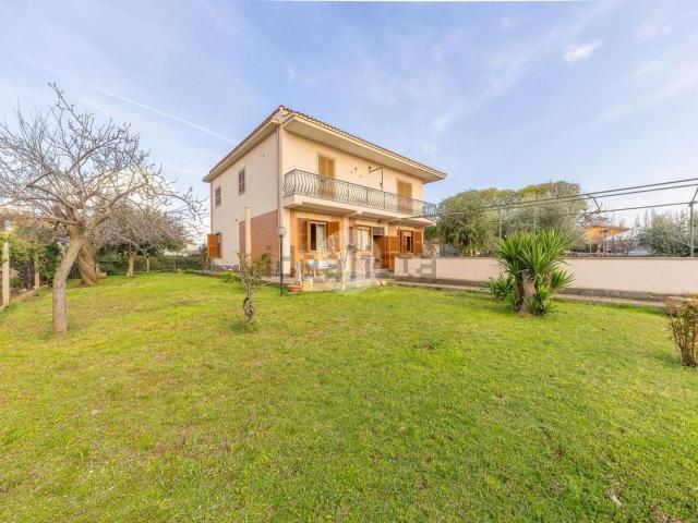 Appartamento in vendita di 130 m² in Via Vittorio Alfieri, 81