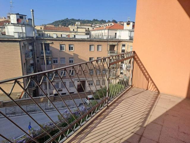 Appartamento in vendita di 130 m² in Via Vittorio Veneto