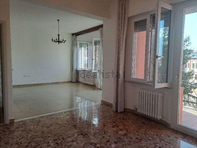 Appartamento in vendita di 130 m² in Via Vittorio Veneto