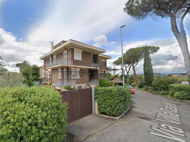 Appartamento in vendita di 130 m² in Via Villa Castelli, 60
