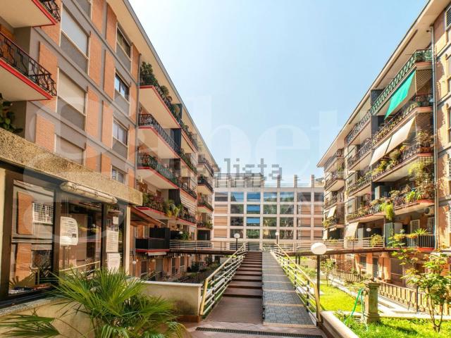 Appartamento in vendita di 130 m² in Viale Tor Marancia, 60