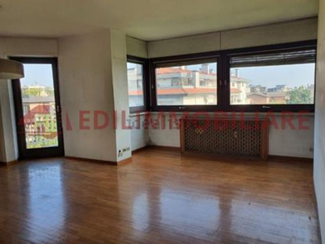 Appartamento in vendita di 130 m² in Viale Vittorio Alfieri