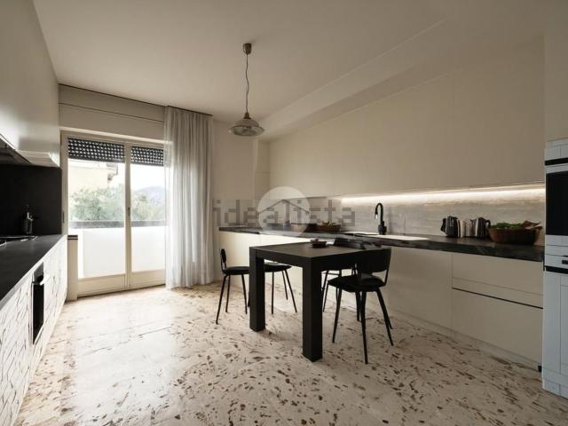 Appartamento in vendita di 130 m² in Viale Alcide De Gasperi, 35