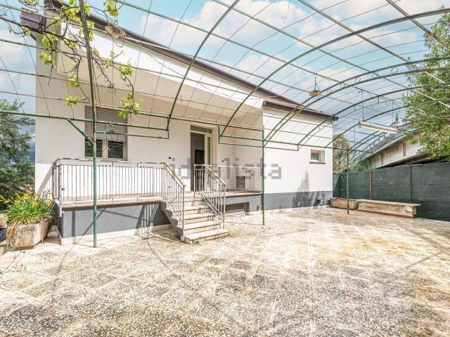 Appartamento in vendita di 130 m² in Viale degli Astronauti, 43