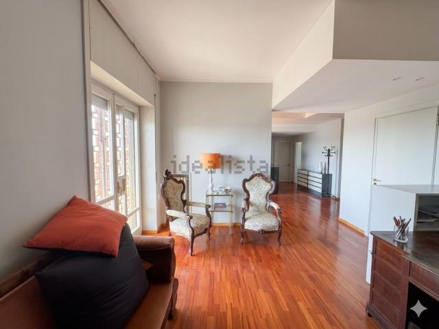 Appartamento in vendita di 130 m² in Viale Francesco Lo Re, 38