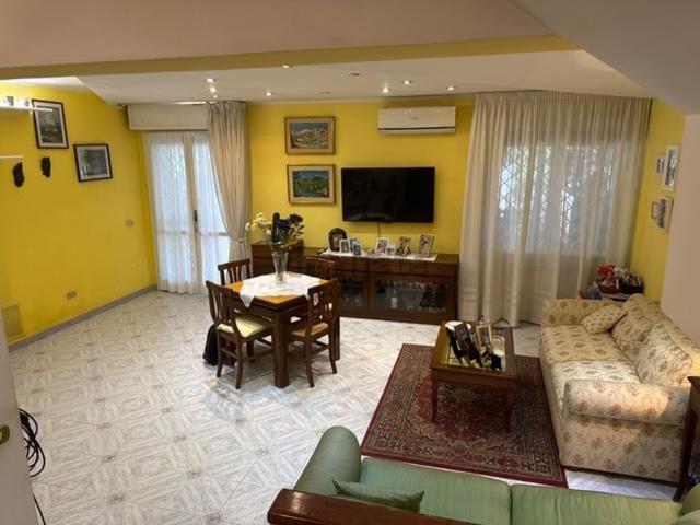 Appartamento in vendita di 130 m² in Viale Giorgio De Chirico, 50