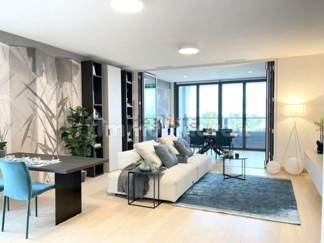 Appartamento in vendita di 130 m² in Viale Giorgio Ribotta, 5