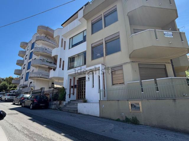 Appartamento in vendita di 130 m² in Viale Giacomo Leopardi, 46