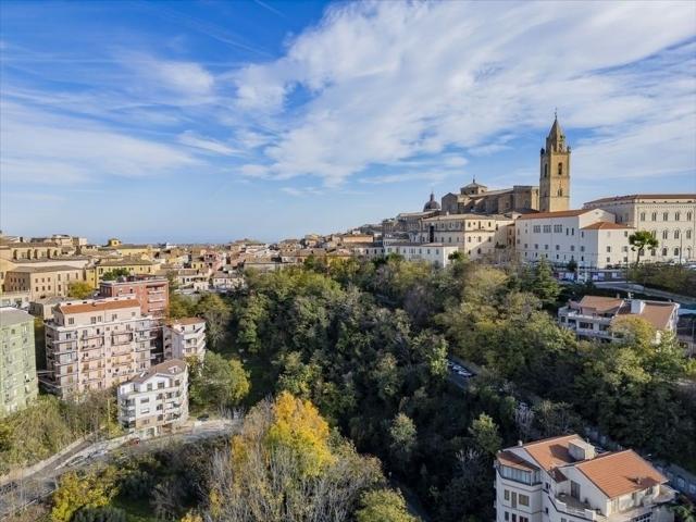 Appartamento in vendita di 130 m² in Viale Gran Sasso