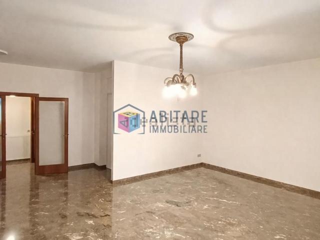 Appartamento in vendita di 130 m² in Viale Italia, 195