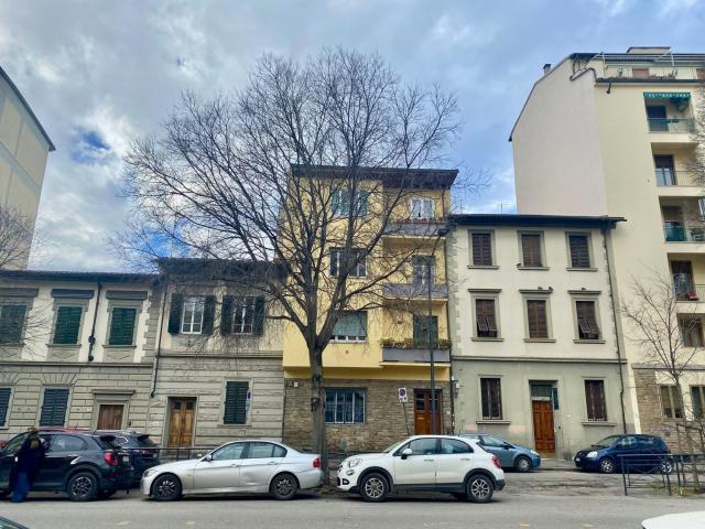 Appartamento in vendita di 130 m² in Viale Manfredo Fanti