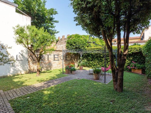 Appartamento in vendita di 130 m² in Piazza del Castello