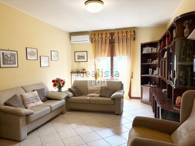 Appartamento in vendita di 131 m² in Via Caduti di V. Fani