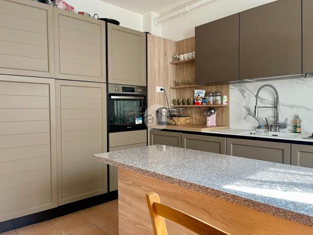 Appartamento in vendita di 131 m² in Via A. De Gasperi, 1