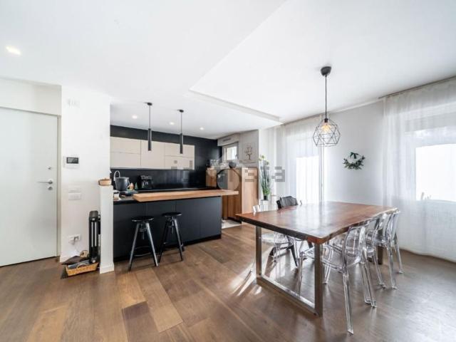 Appartamento in vendita di 131 m² in Via Giambattista Azzolini, 2