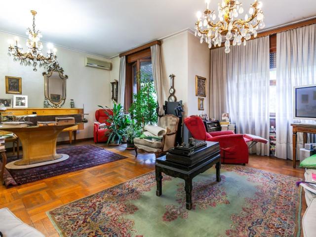 Appartamento in vendita di 131 m² in Via Giovanni Battista Pergolesi, 6
