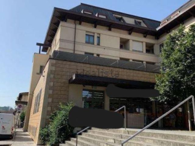 Appartamento in vendita di 131 m² in Via Giovanni Pascoli