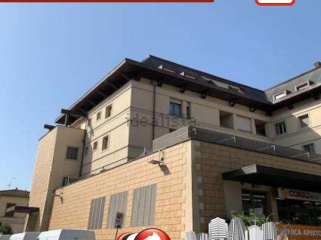 Appartamento in vendita di 131 m² in Via Giovanni Pascoli