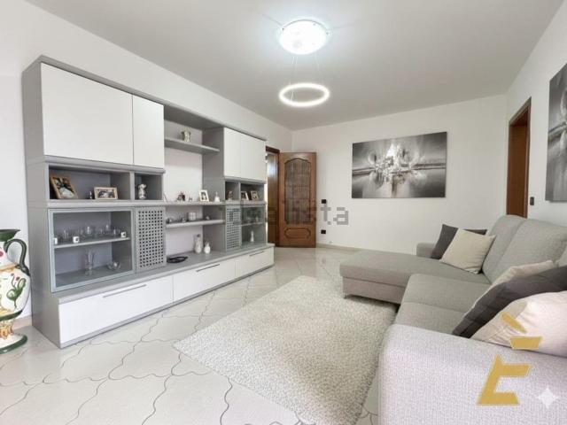 Appartamento in vendita di 131 m² in Via Guttuari, 14