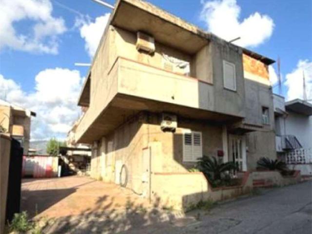 Appartamento in vendita di 131 m² in Via dei Pini, 19