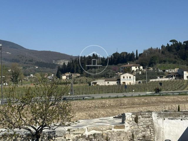Appartamento in vendita di 131 m² in Via di Davanzello