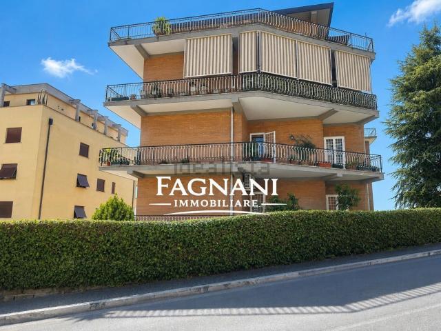 Appartamento in vendita di 131 m² in Via di Ponente