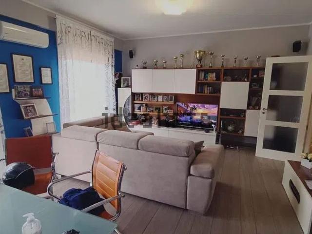Appartamento in vendita di 131 m² in Via Eugenio l&apos Emiro, 22