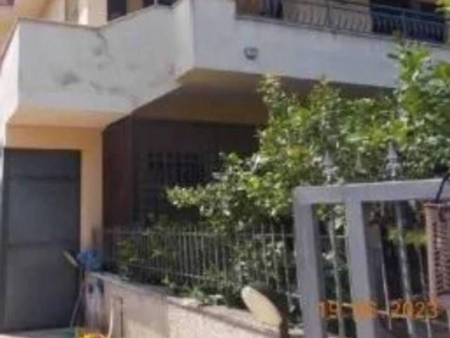 Appartamento in vendita di 131 m² in Via Fiume Neto