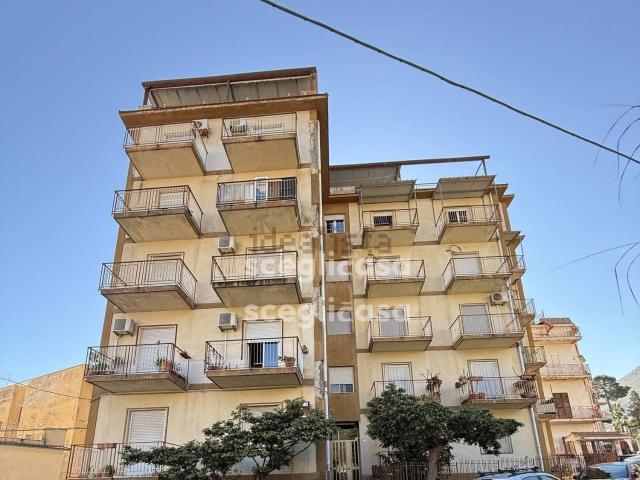 Appartamento in vendita di 131 m² in Via Francesco Cangialosi, 22