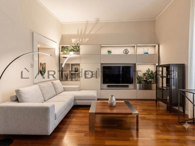 Appartamento in vendita di 131 m² in Via Ippolito Nievo