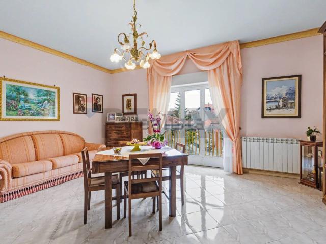 Appartamento in vendita di 131 m² in Via Nazionale Solicchiata, 207