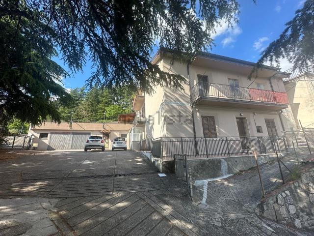 Appartamento in vendita di 131 m² in Via Nicola Vaccaro, 406