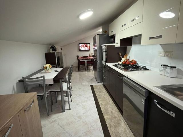 Appartamento in vendita di 131 m² in Via Pignanese, 40