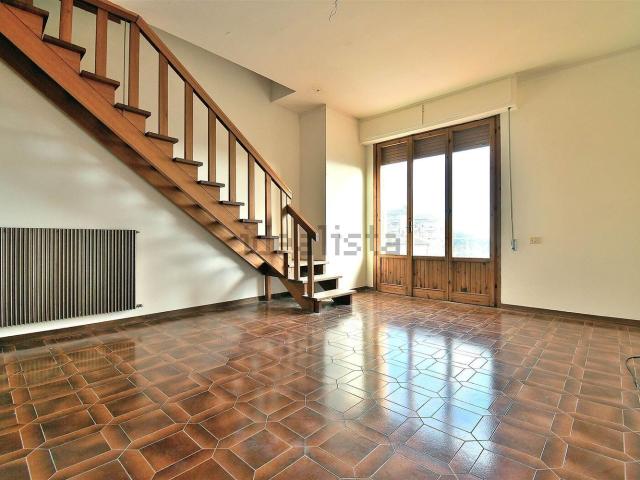 Appartamento in vendita di 131 m² in Via Puglie