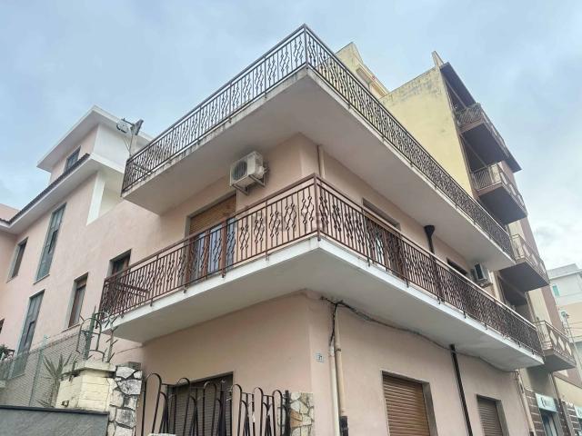 Appartamento in vendita di 131 m² in Via Tenente Siro Brigiano, 37