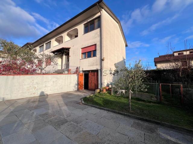 Appartamento in vendita di 131 m² in Via Umberto Marinari, 5