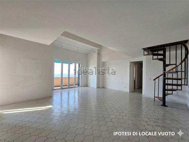 Appartamento in vendita di 131 m² in Via Venticinque Aprile, 29