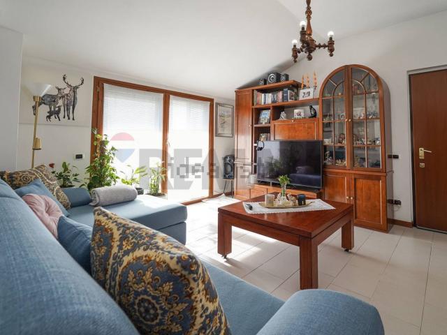 Appartamento in vendita di 131 m² in Via Vittorio Veneto, 1801