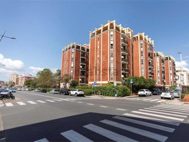 Appartamento in vendita di 131 m² in Viale C. Colombo, 61