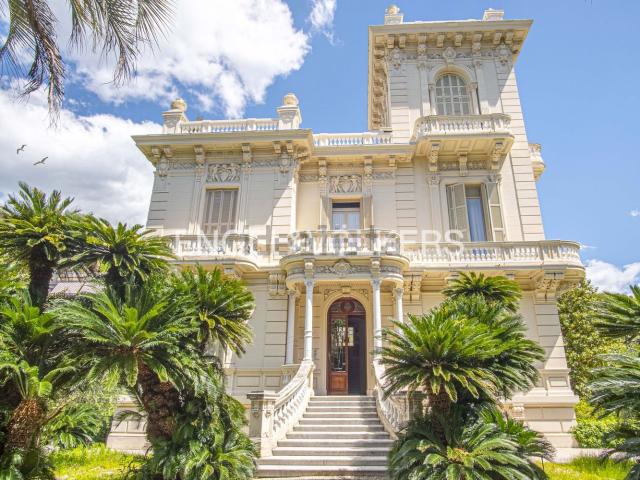 Appartamento in vendita di 131 m² in Corso Genova, 30