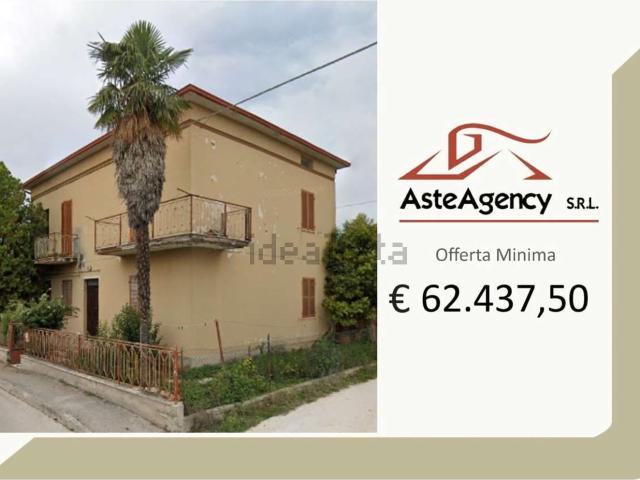 Appartamento in vendita di 132 m² in Via Calabria, 109