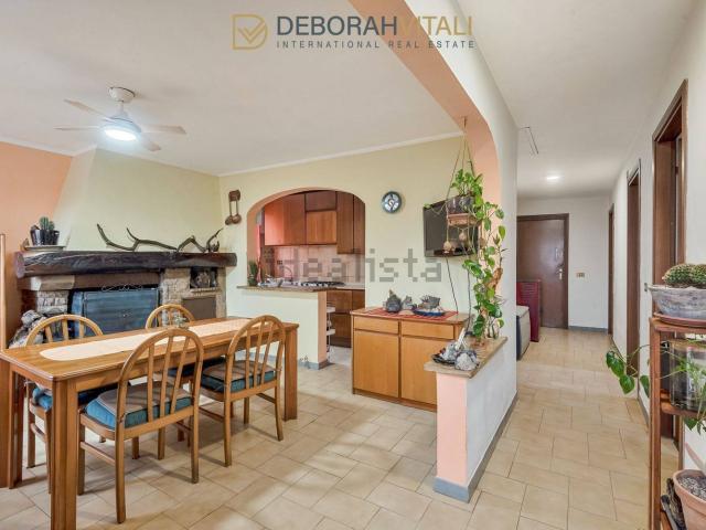 Appartamento in vendita di 132 m² in Via Ameglia, 150